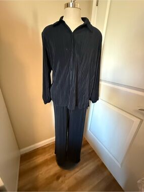 Abercrombie & Fitch Women's Black Pleated Button-Up Top and Pants Set